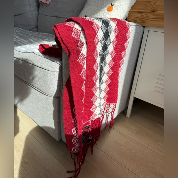 Vintage diamond pattern Knit winter Scarf with Tassels - Picture 3 of 4